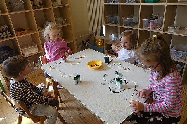 Kinder machen Experimente